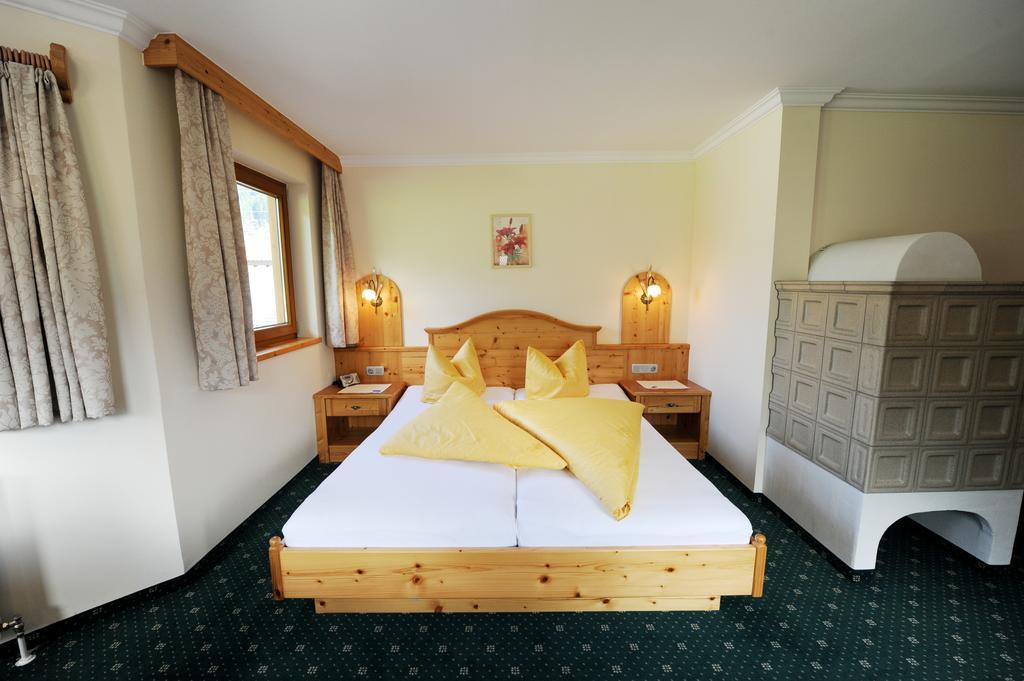 Hotel Garni Landhaus Platzer Zell am Ziller Bagian luar foto