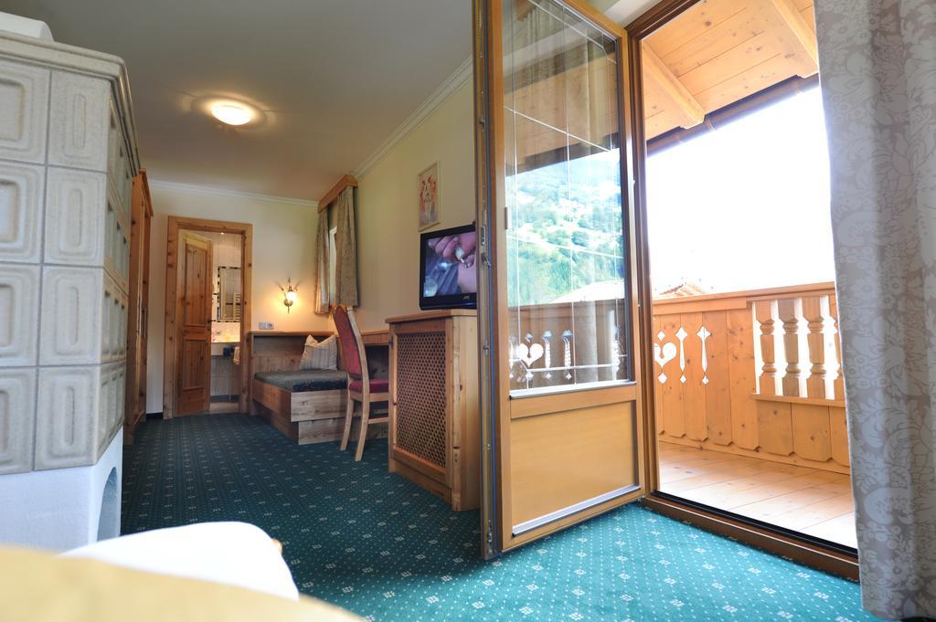 Hotel Garni Landhaus Platzer Zell am Ziller Bagian luar foto